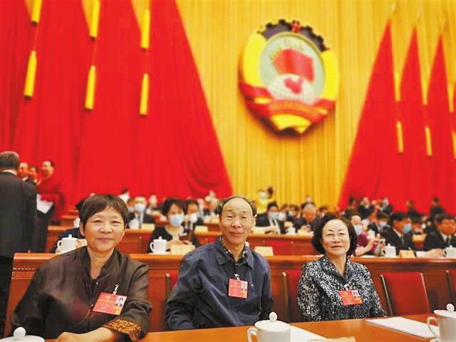 专访全国政协常委白庚胜：各国都有国服，中国该制定自己的国服了