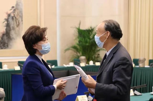 专访全国政协常委白庚胜：各国都有国服，中国该制定自己的国服了